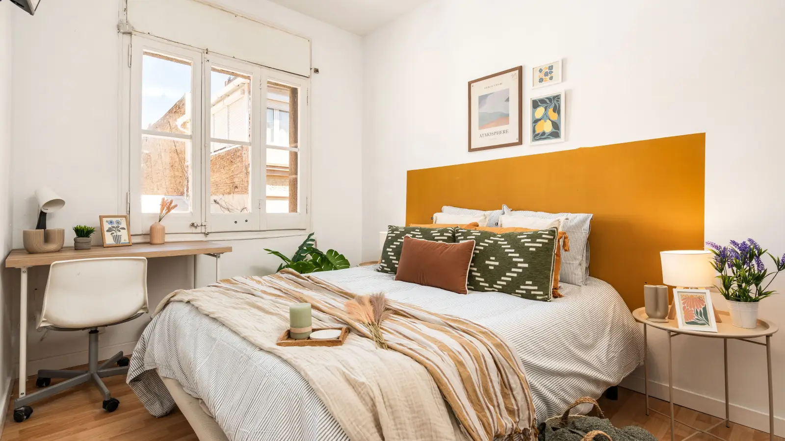 Furnished room in a shared flat in Sants-Montjuïc · 3