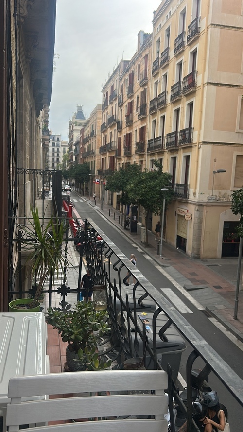 Room in a 3-person shared flat in Gràcia · 2