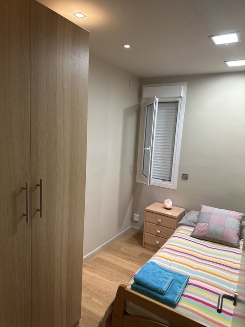 Room in a 3-person shared flat in Les Corts · 2