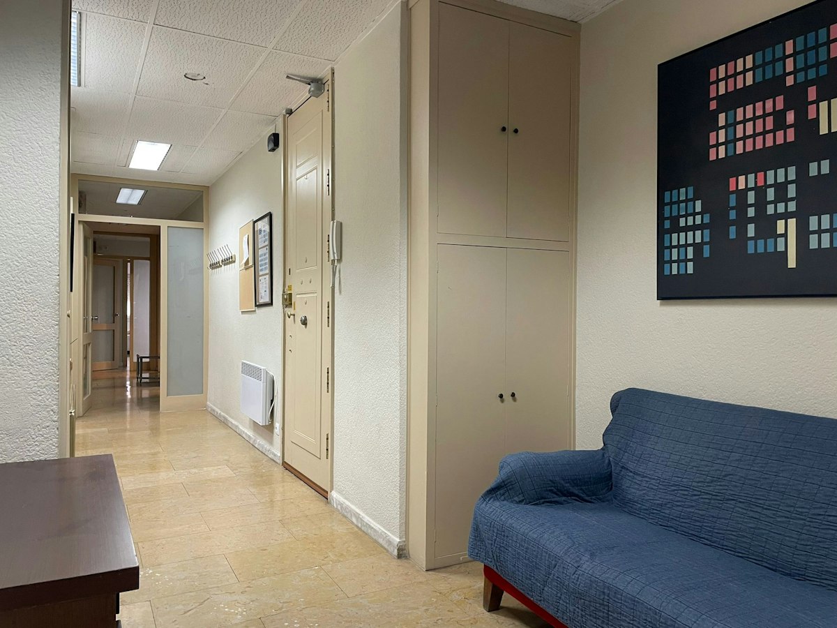 Habitación amueblada en piso compartido de 10 personas en Eixample · 4