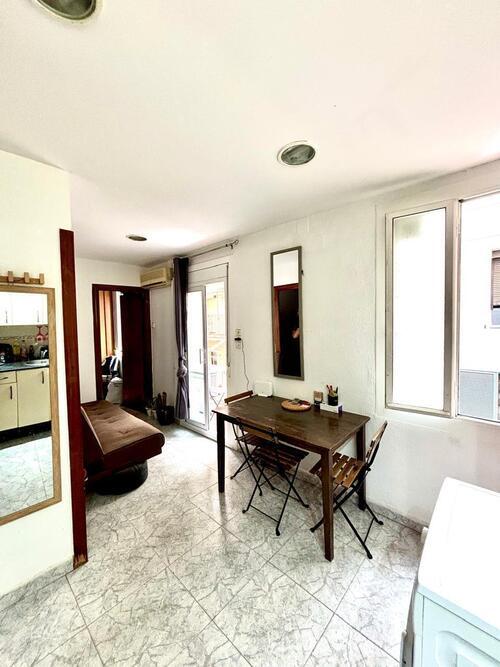 Room in a shared flat in Ciutat Vella · 4