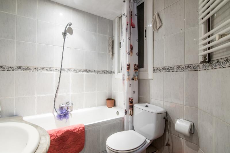 Furnished room in a 4-person shared flat in Sants-Montjuïc · 2