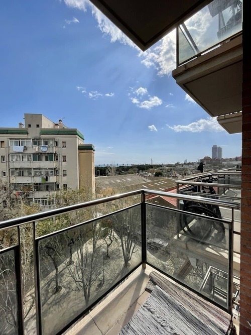 Room in a 4-person shared flat in Sant Martí · 4