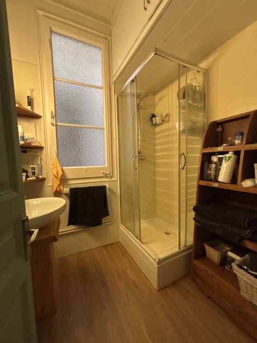 Room in a 3-person shared flat in Gràcia · 3