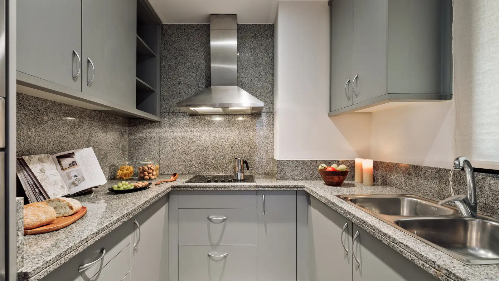 Piso de 1 dormitorio amueblado en Ciutat Vella, 66 m² · 2