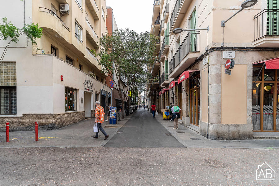 Piso de 4 dormitorios amueblado en Gràcia, 52 m² · 2