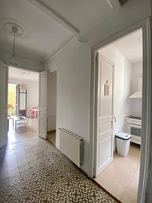 Room in a 6-person shared flat in Eixample · 4