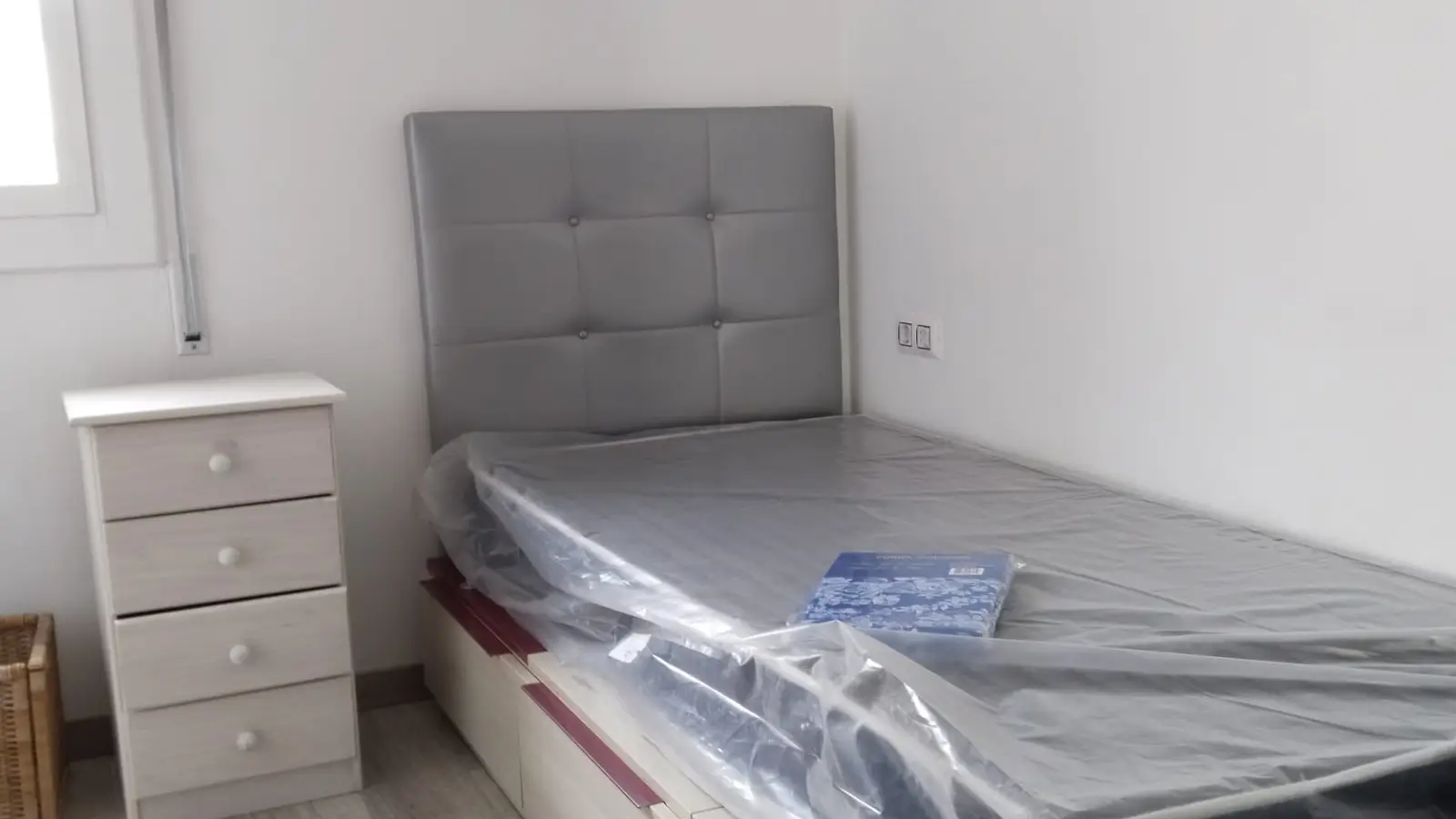 Furnished room in a shared flat in Horta-Guinardó · 4