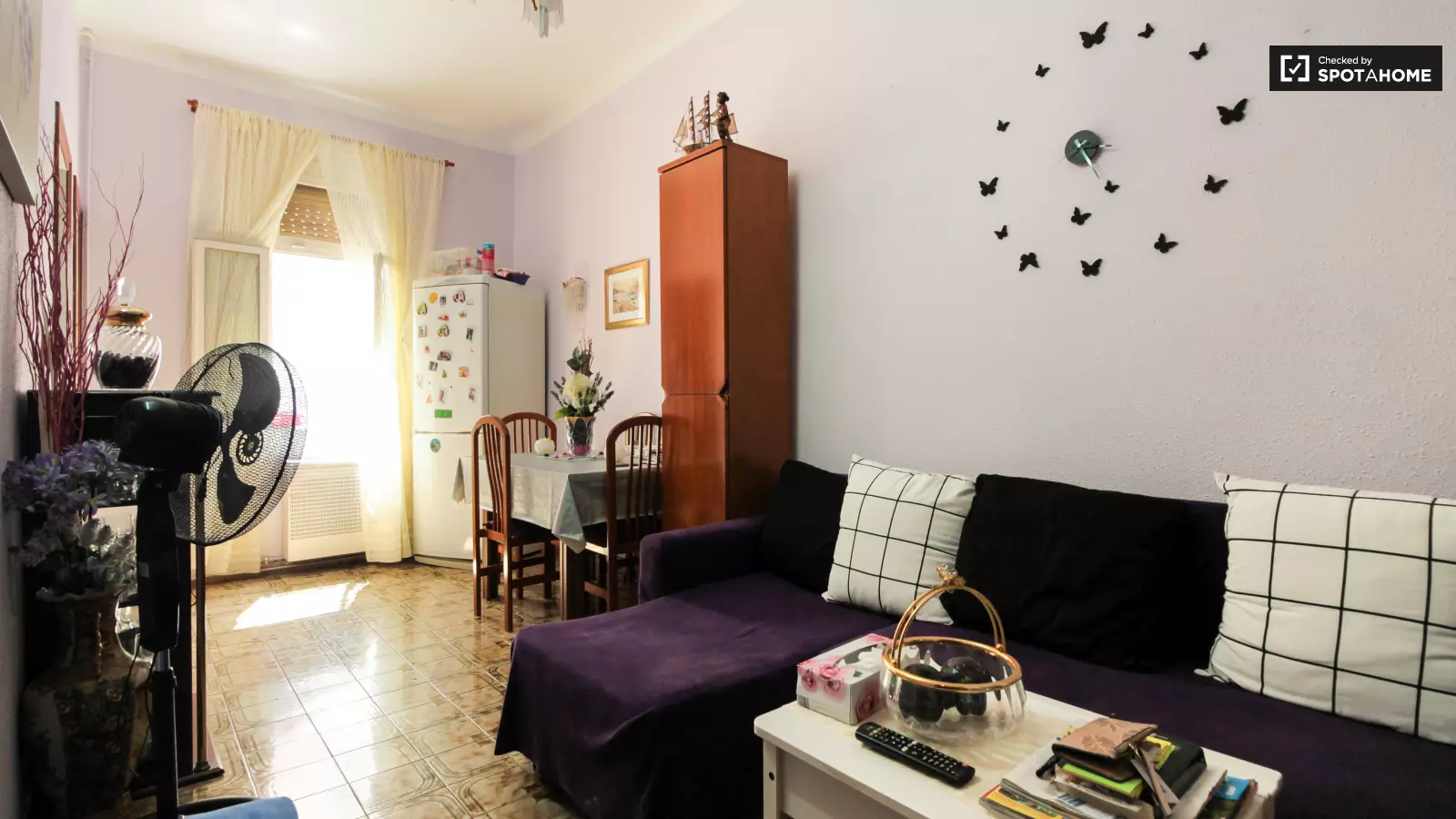 Furnished room in a 3-person shared flat in Sants-Montjuïc · 4