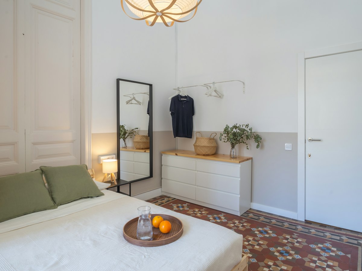 Habitación amueblada en piso compartido de 9 personas en Eixample · 2