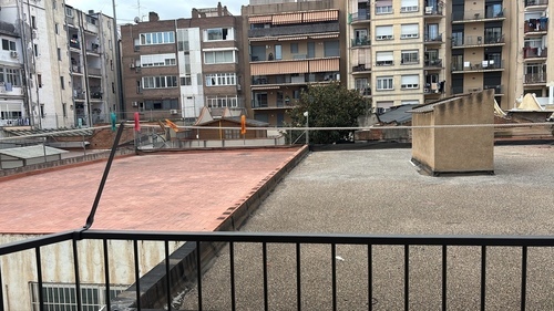 Room in a 2-person shared flat in Eixample · 4