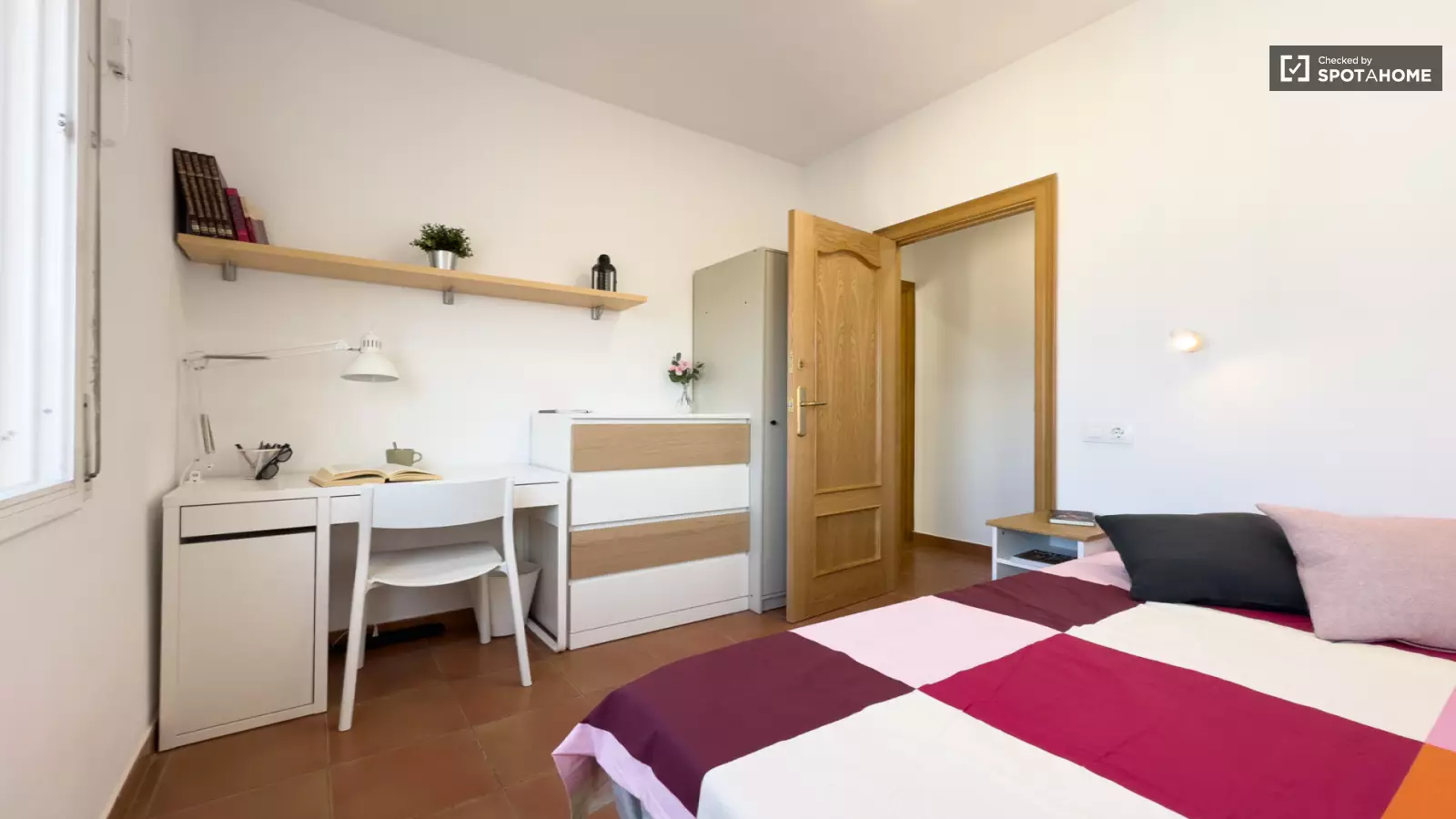 Furnished room in a shared flat in L'Hospitalet · 2