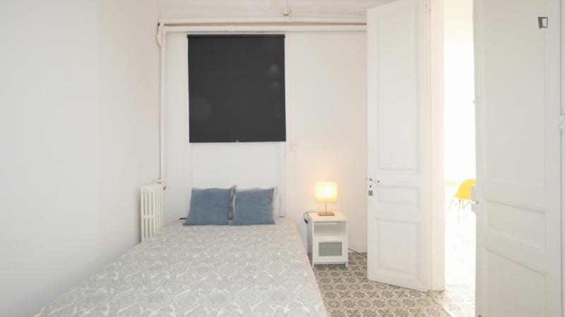 Furnished 9-bedroom flat in Gràcia · 2