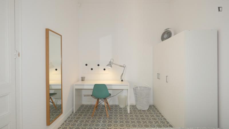 Furnished 9-bedroom flat in Gràcia · 3