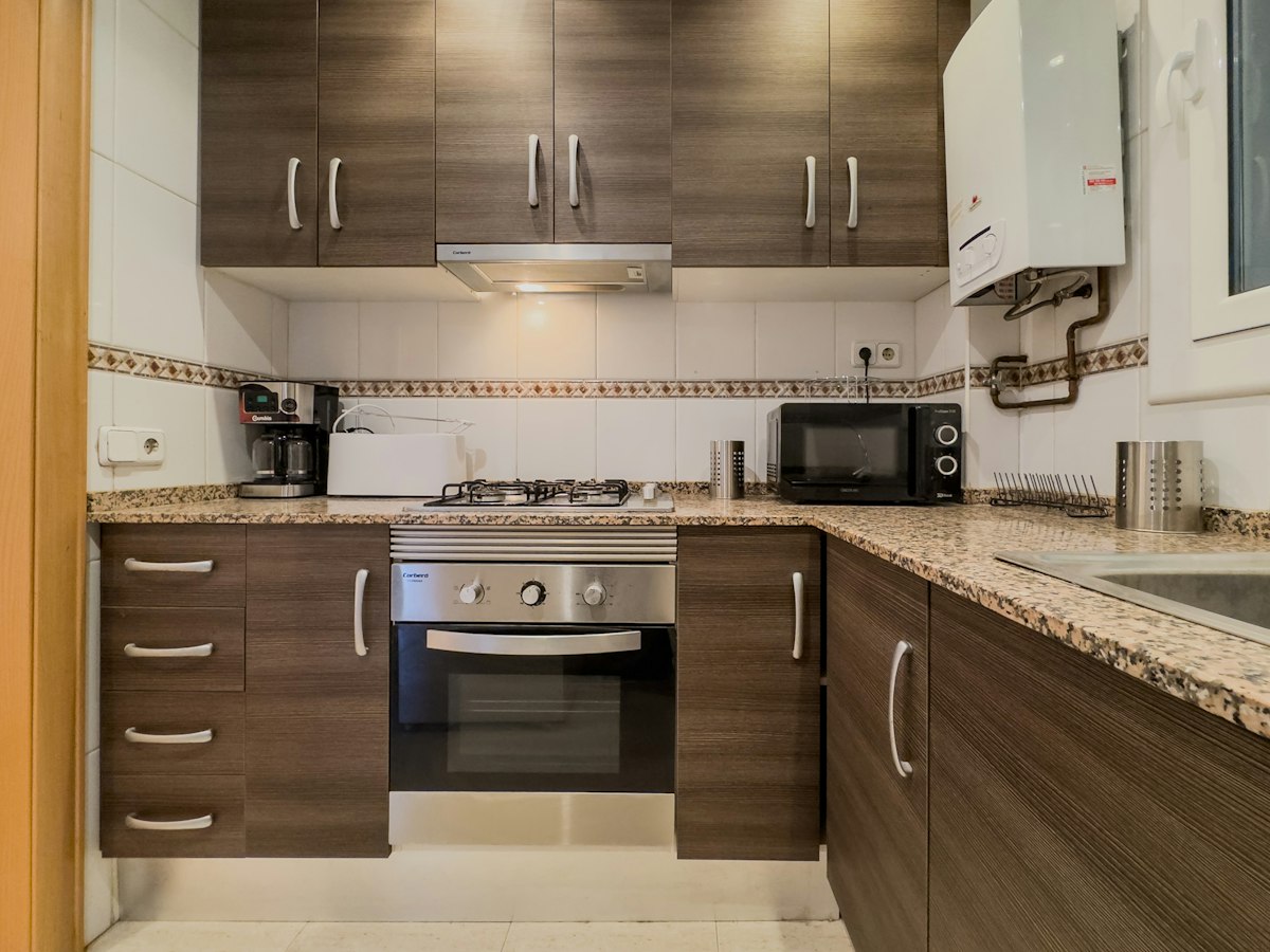 Furnished room in a 4-person shared flat in L'Hospitalet · 3
