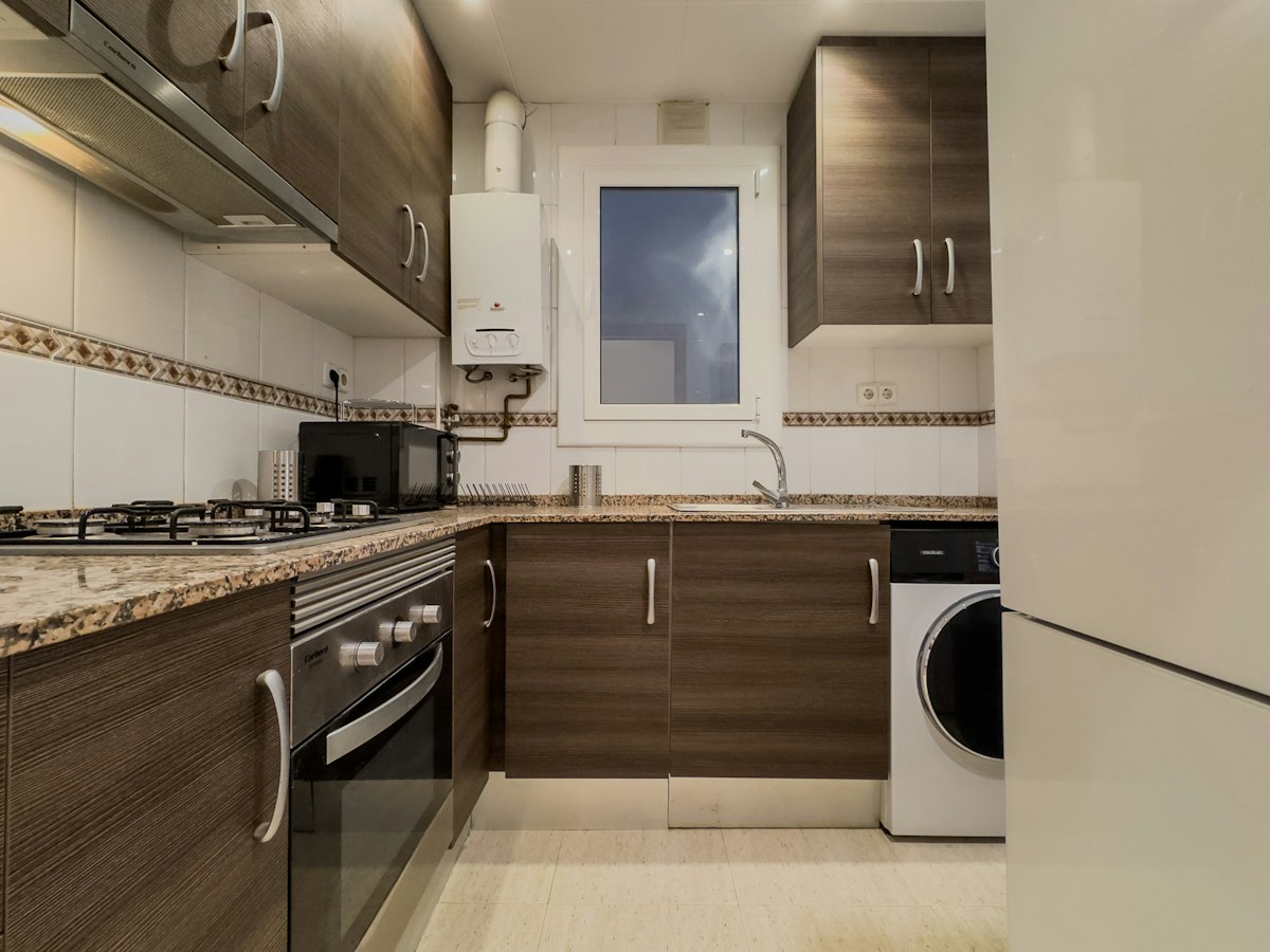 Furnished room in a 4-person shared flat in L'Hospitalet · 4