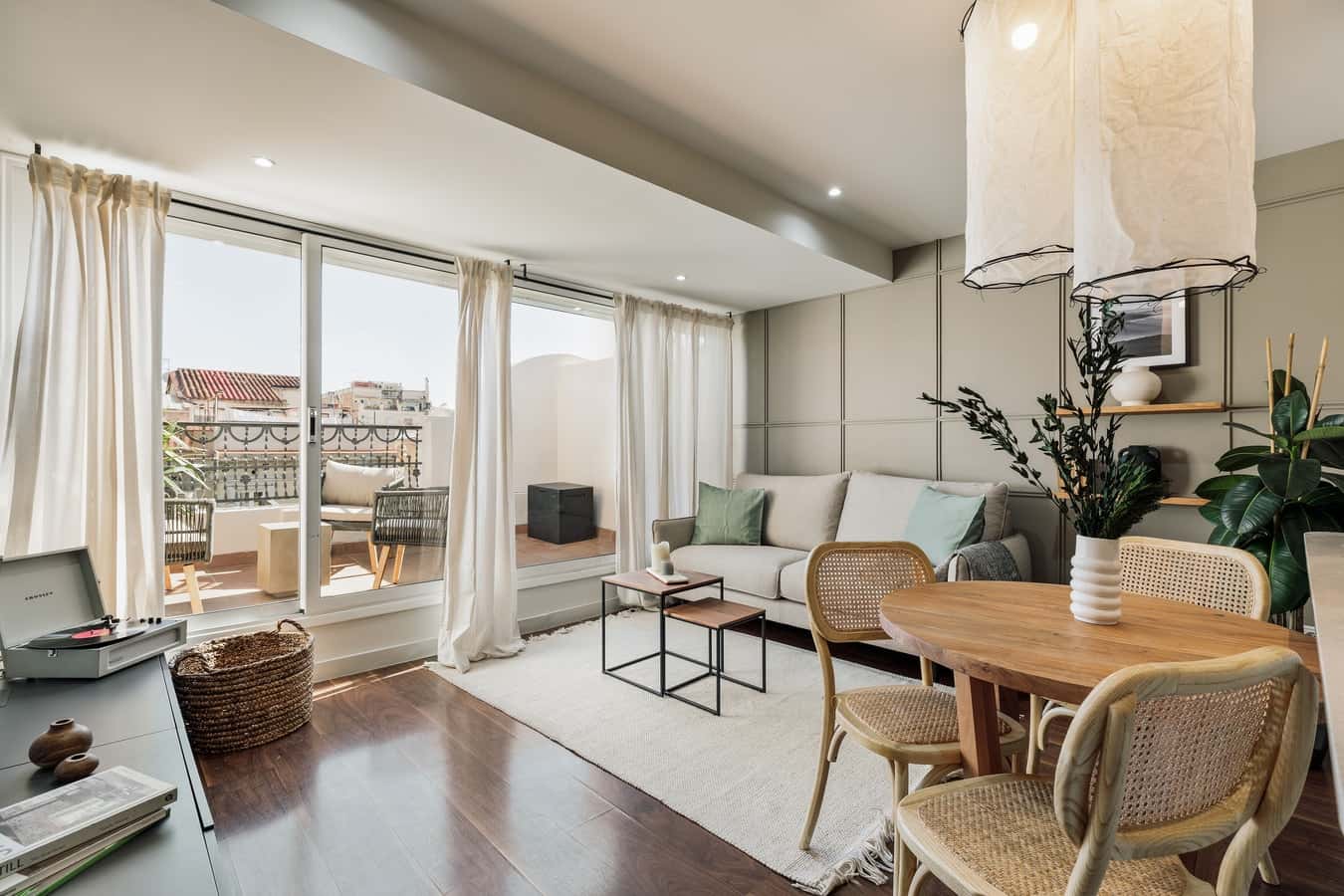 Furnished 2-bedroom flat in Eixample, 75 m² · 2
