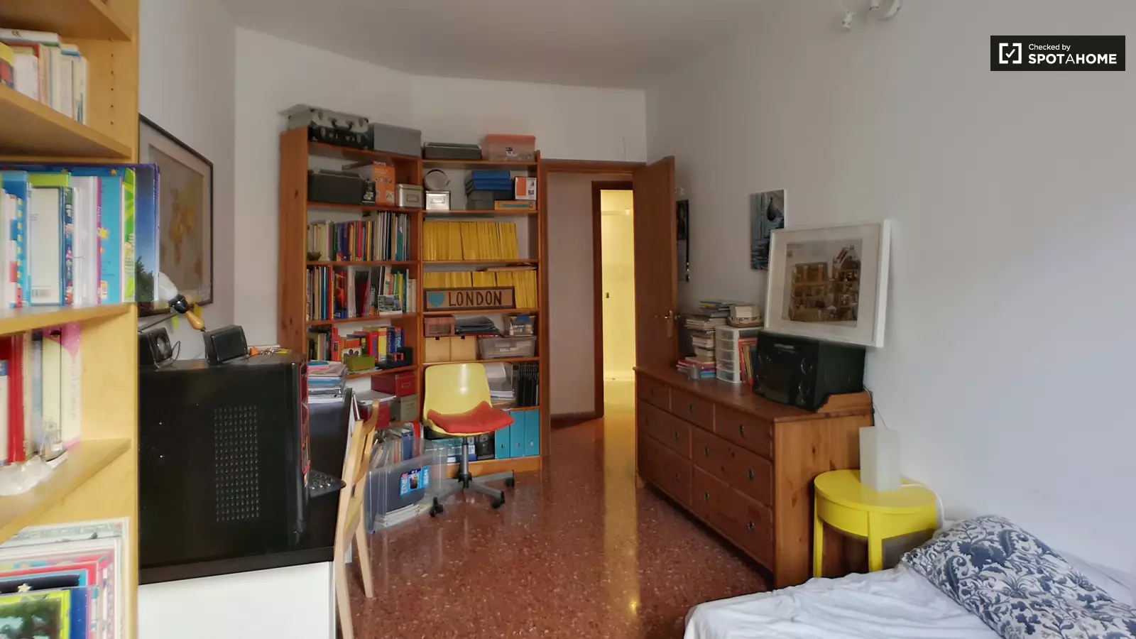 Furnished room in a 3-person shared flat in Sants-Montjuïc · 2