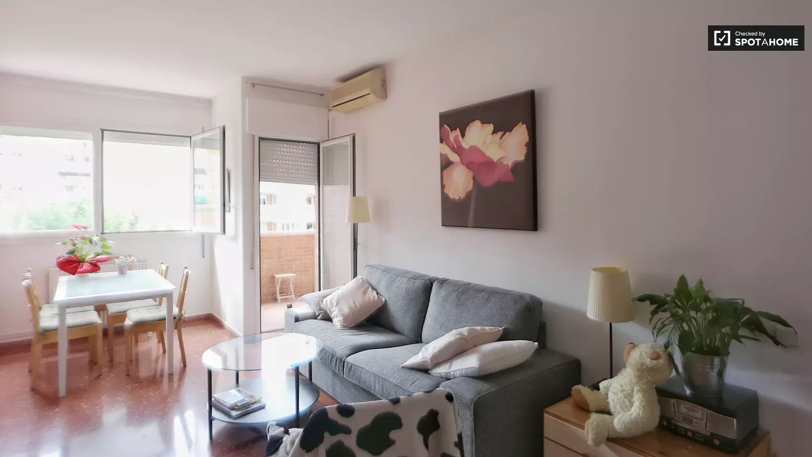 Furnished room in a 3-person shared flat in Sants-Montjuïc · 4