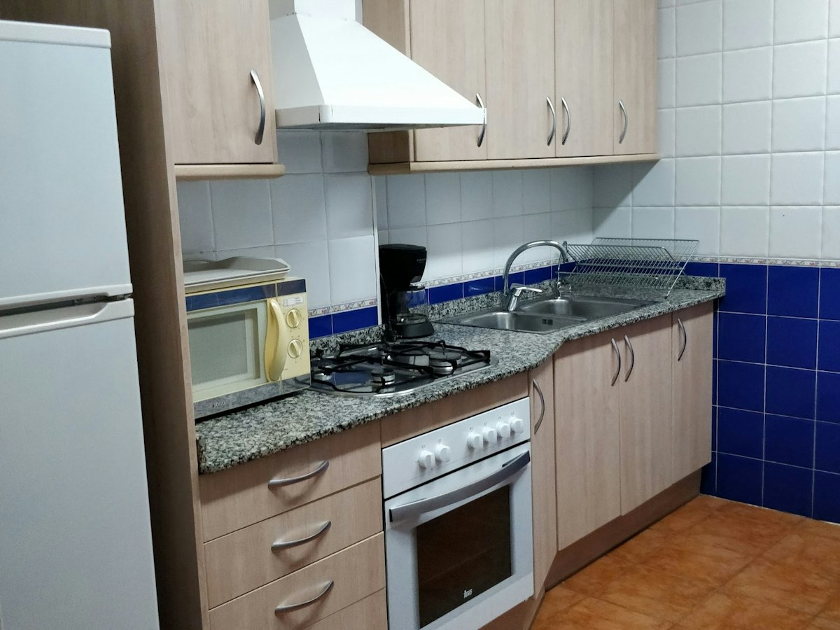 Habitación amueblada en piso compartido de 7 personas en Ciutat Vella · 3