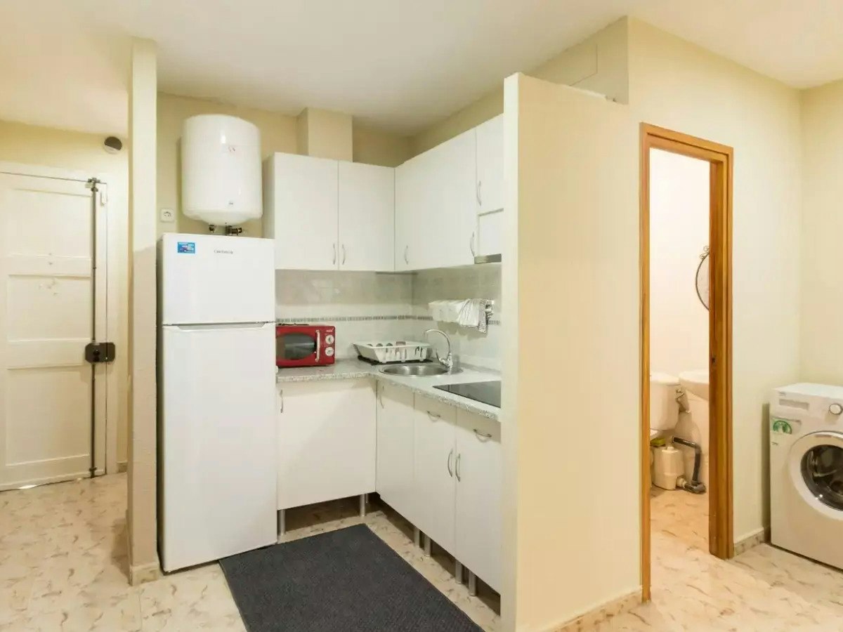 Furnished room in a 5-person shared flat in Sant Martí · 3