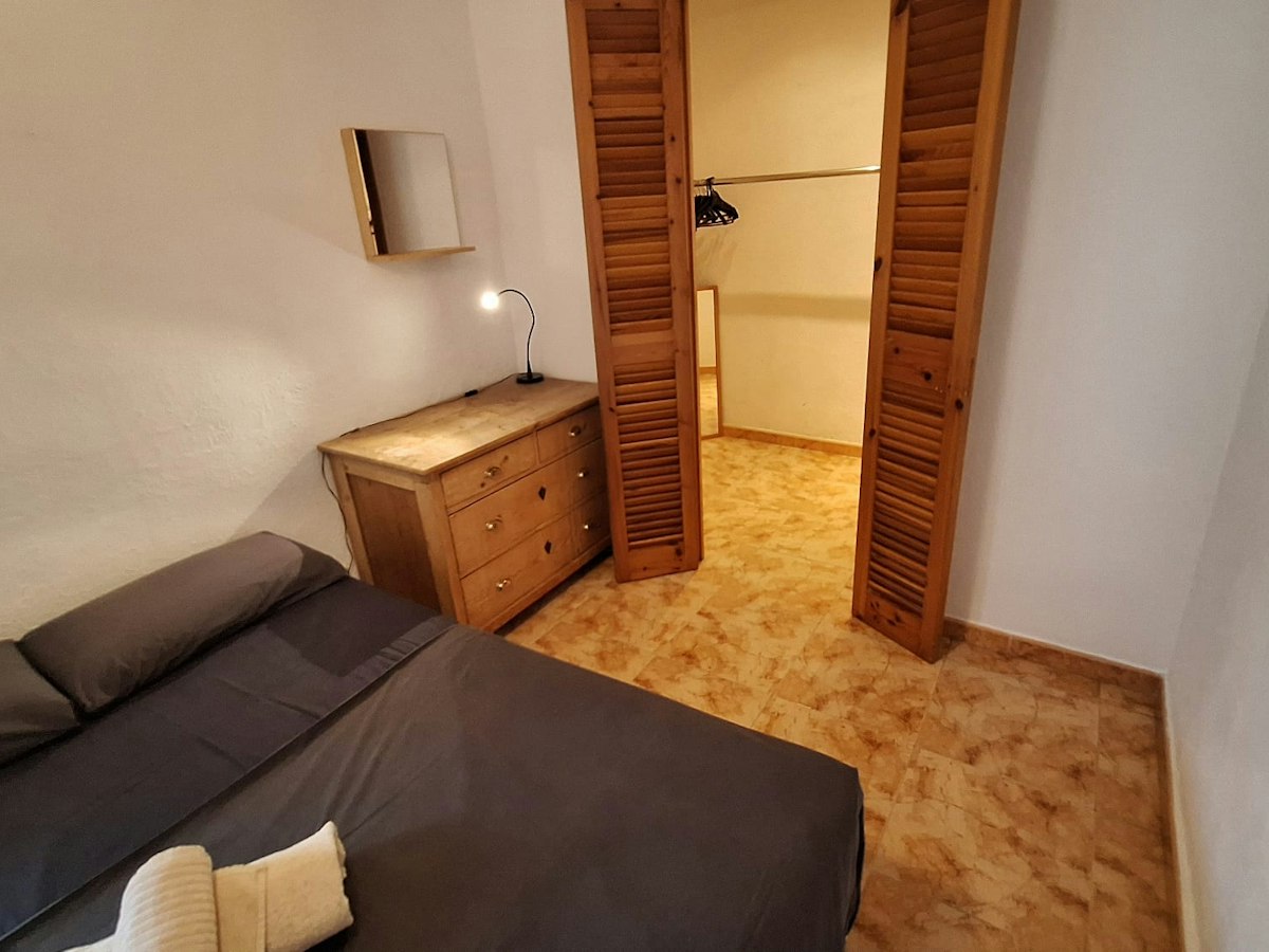 Furnished room in a 3-person shared flat in Gràcia · 3