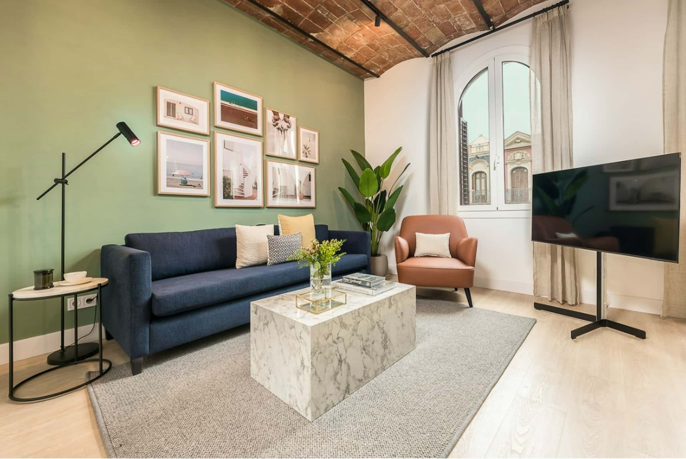 Furnished 2-bedroom flat in Eixample, 75 m² · 2