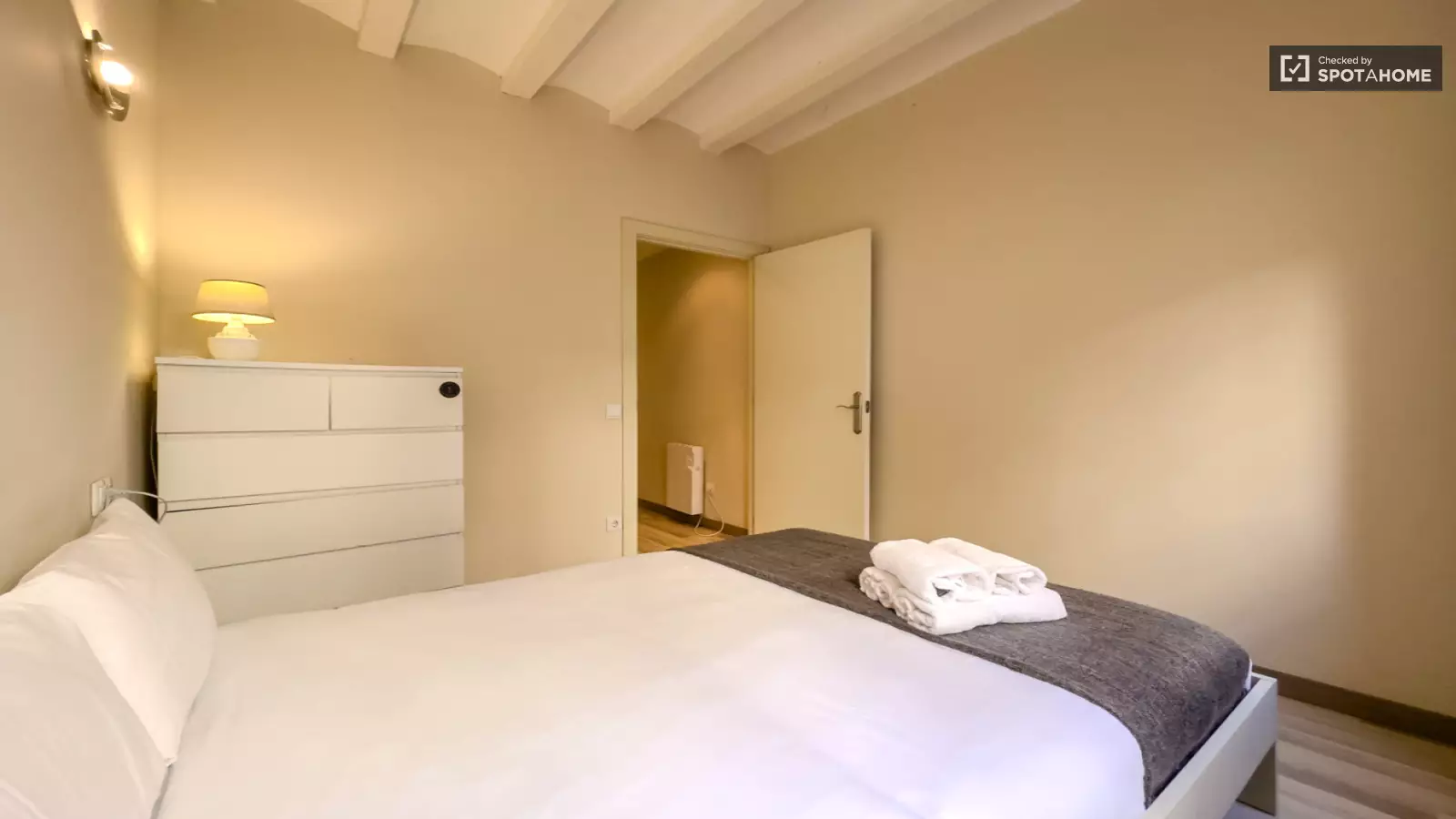 Piso de 2 dormitorios amueblado en Ciutat Vella, 70 m² · 2