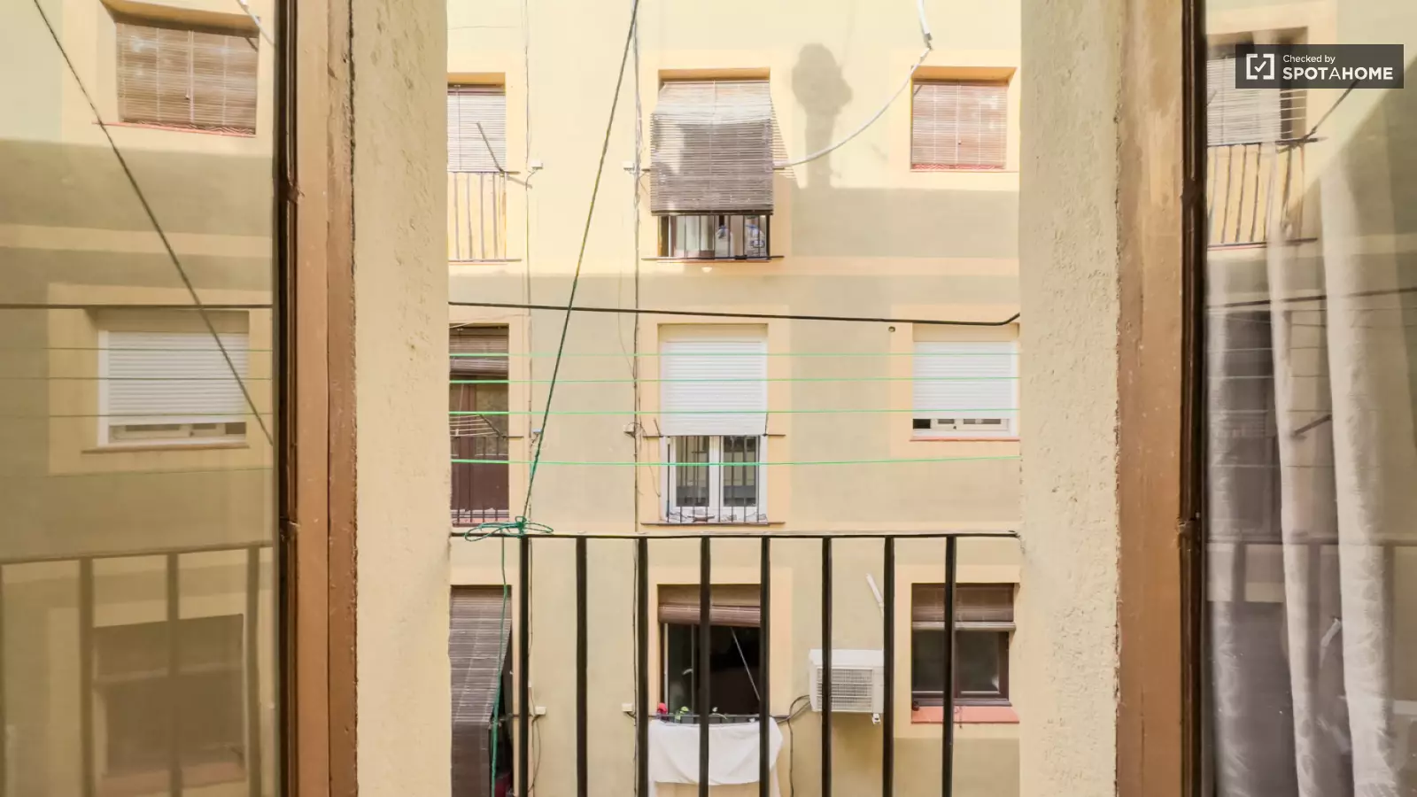 Piso de 2 dormitorios amueblado en Ciutat Vella, 70 m² · 3