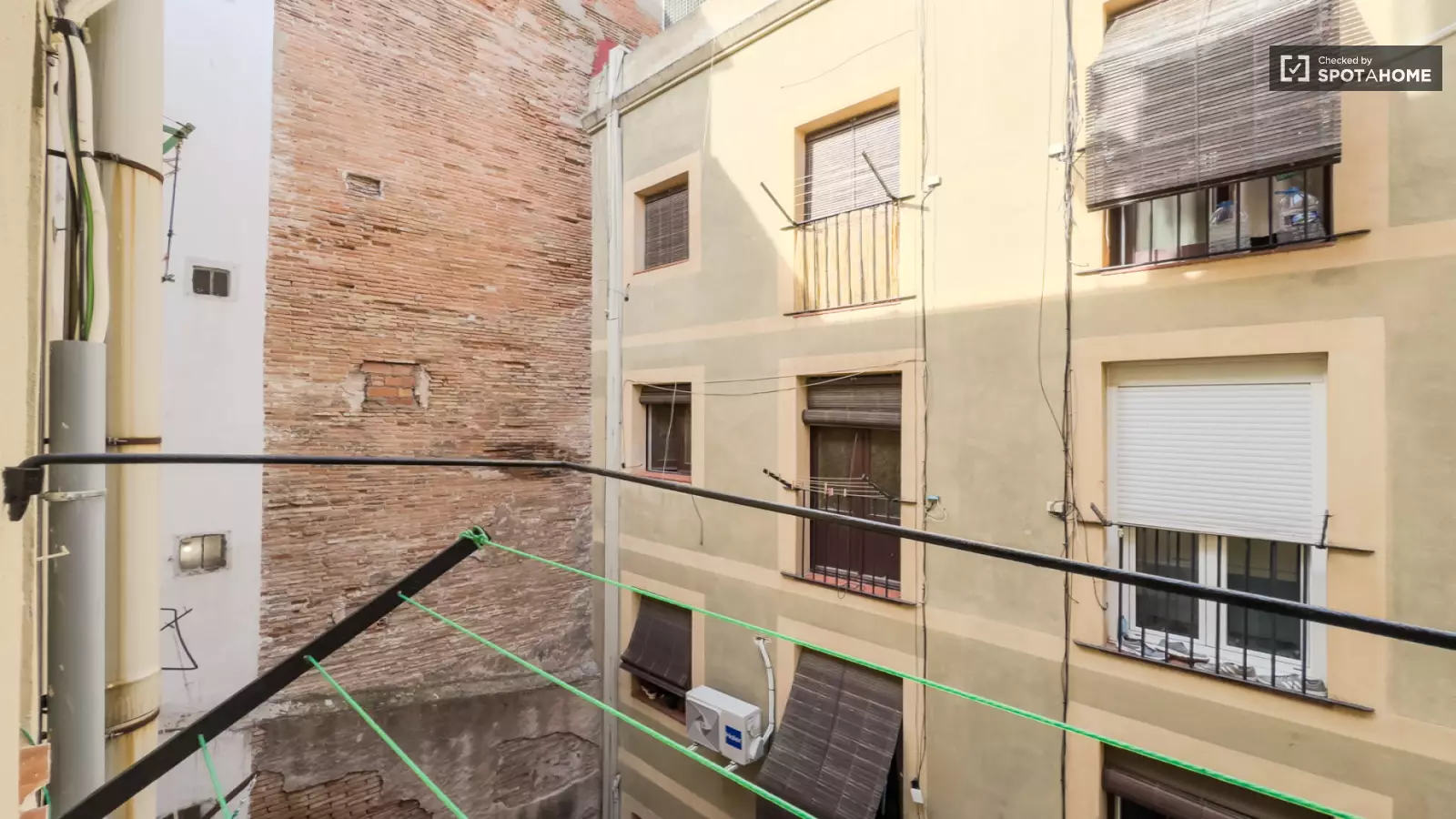 Piso de 2 dormitorios amueblado en Ciutat Vella, 70 m² · 4