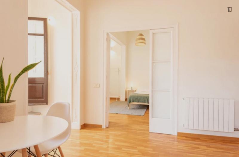 Habitación amueblada en piso compartido de 6 personas en Sarrià–Sant Gervasi · 4