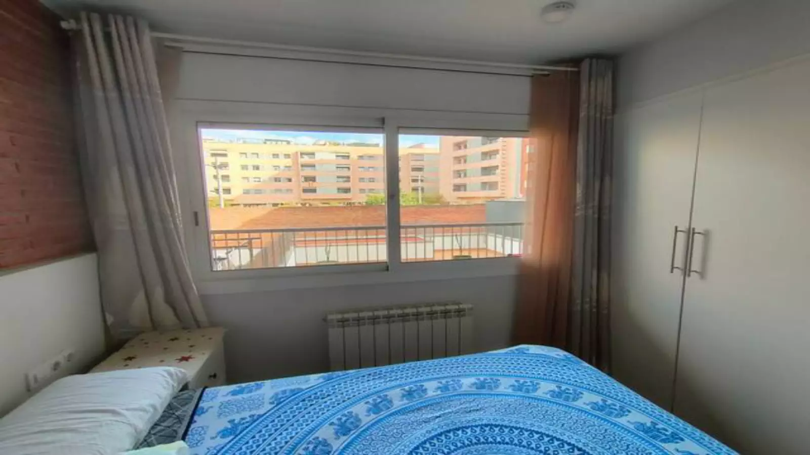 Furnished room in a shared flat in L'Hospitalet · 3