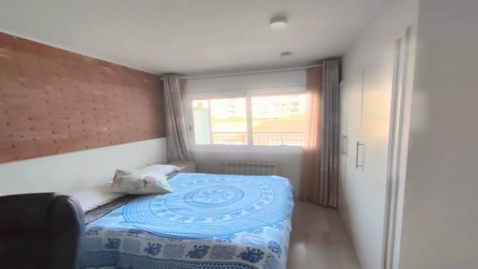 Furnished room in a shared flat in L'Hospitalet · 4