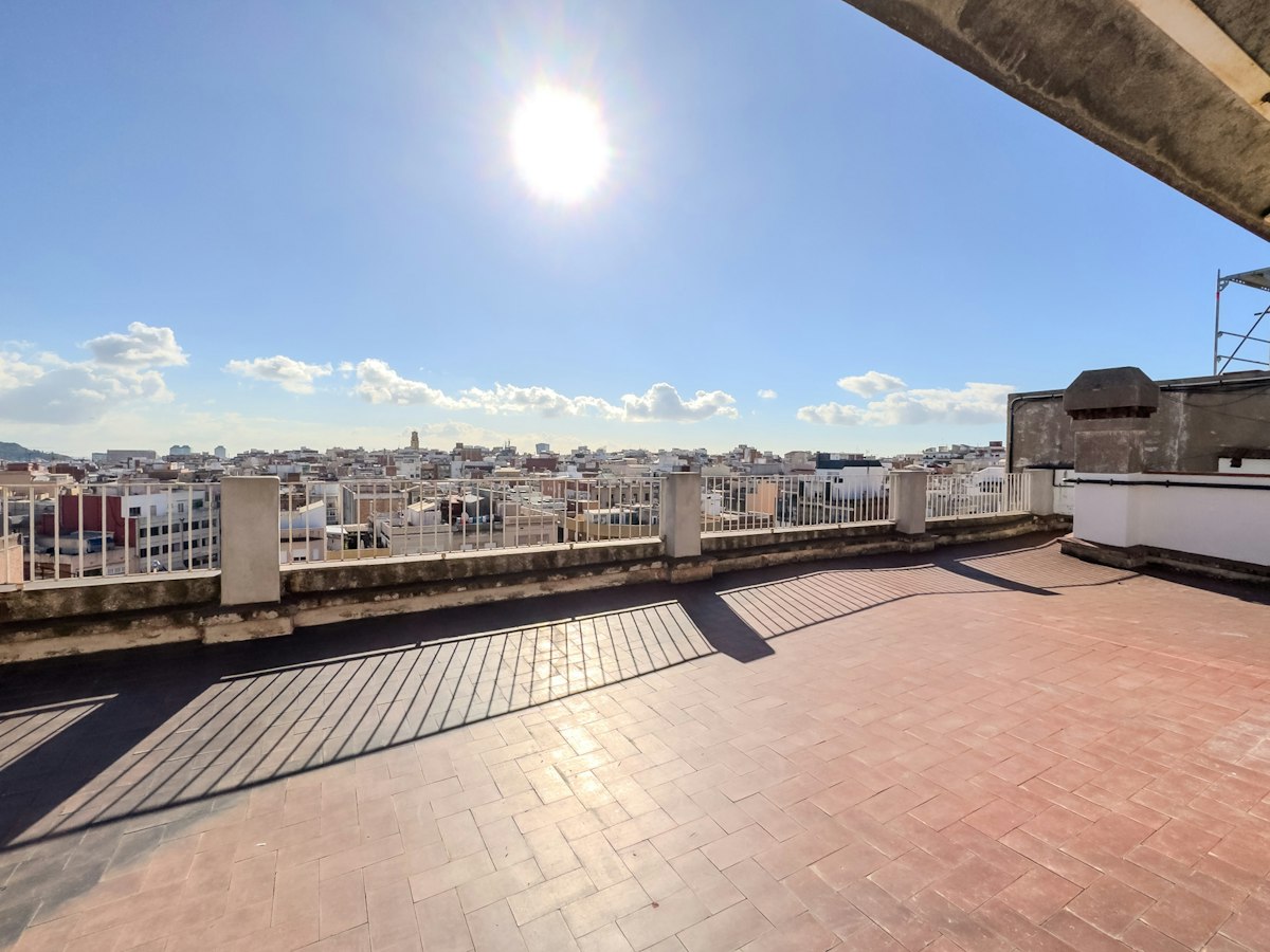 Furnished room in a 2-person shared flat in L'Hospitalet · 3