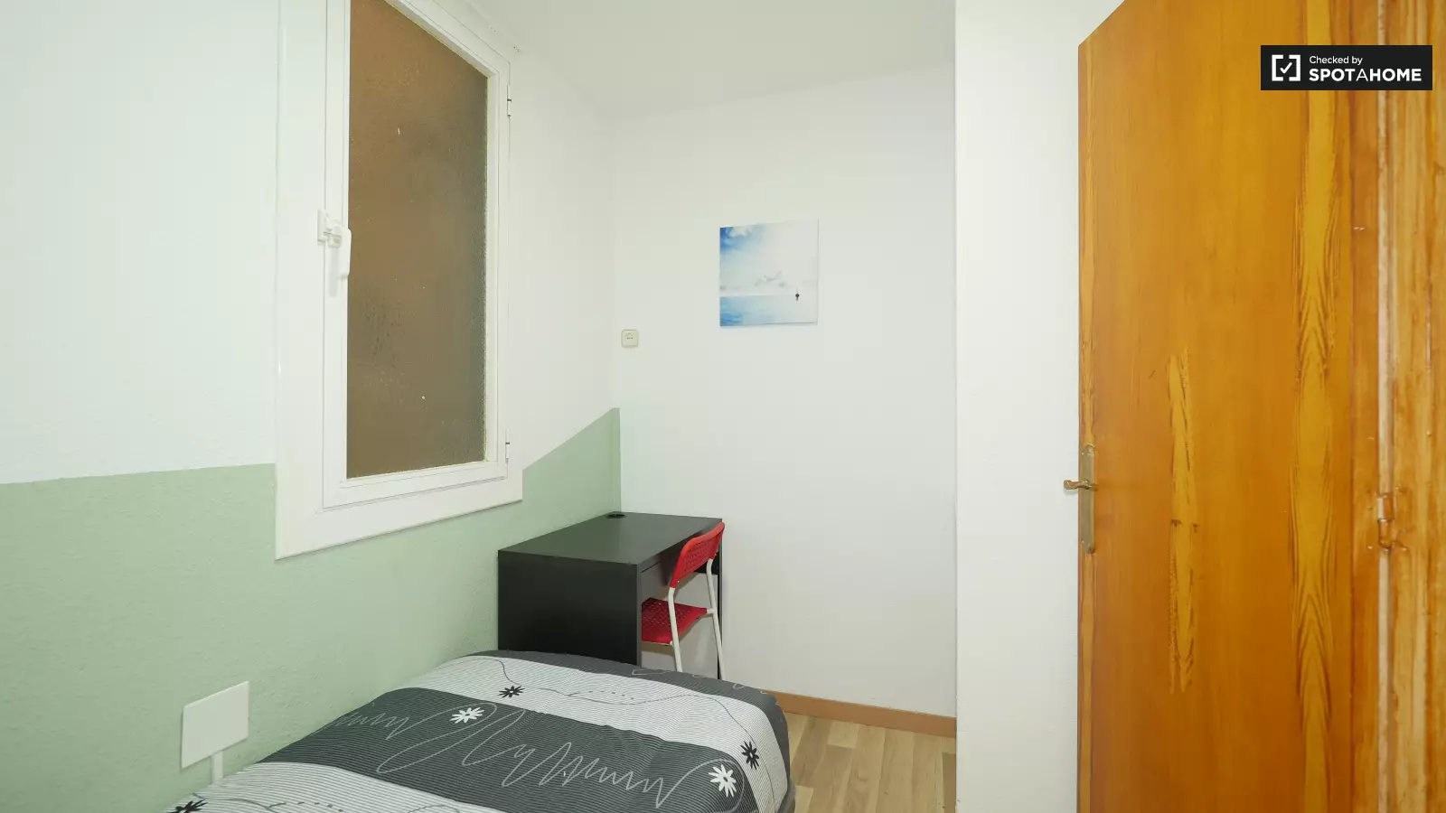 Habitación amueblada en piso compartido de 4 personas en Ciutat Vella · 4