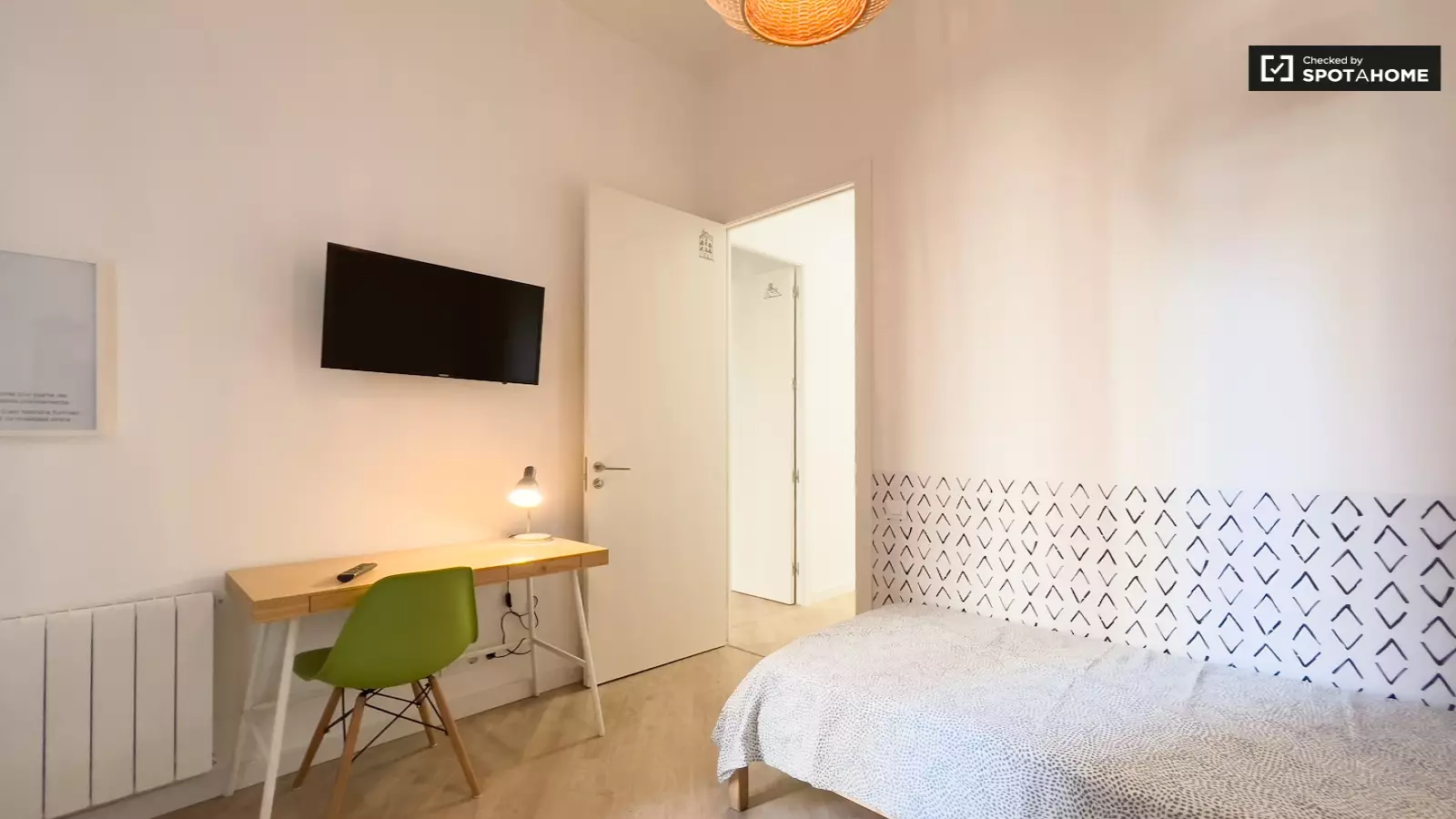 Habitación amueblada en piso compartido de 7 personas en Les Corts · 2