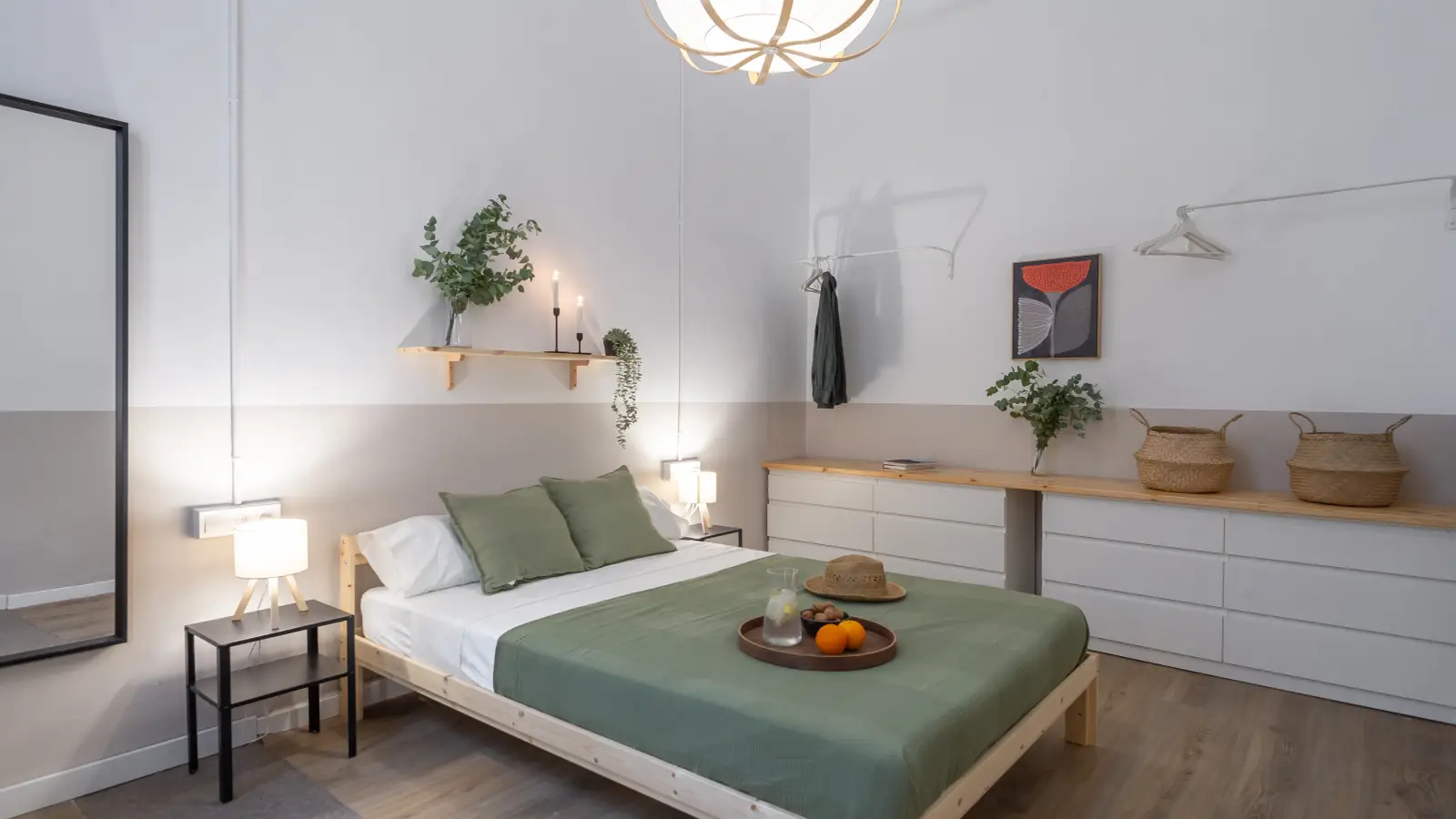 Furnished room in a shared flat in Eixample · 2