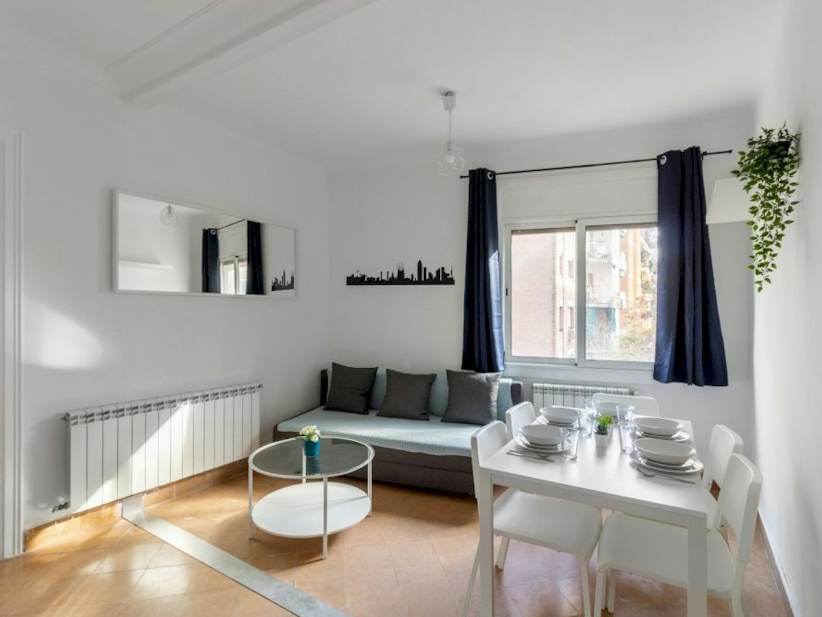 Furnished room in a 6-person shared flat in Sant Martí · 2