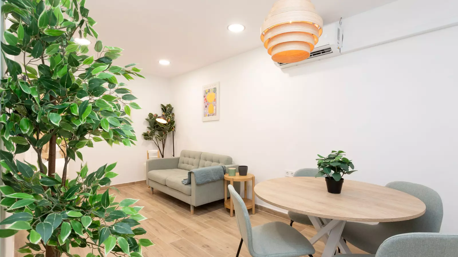 Piso de 1 dormitorio amueblado en Ciutat Vella, 45 m² · 2