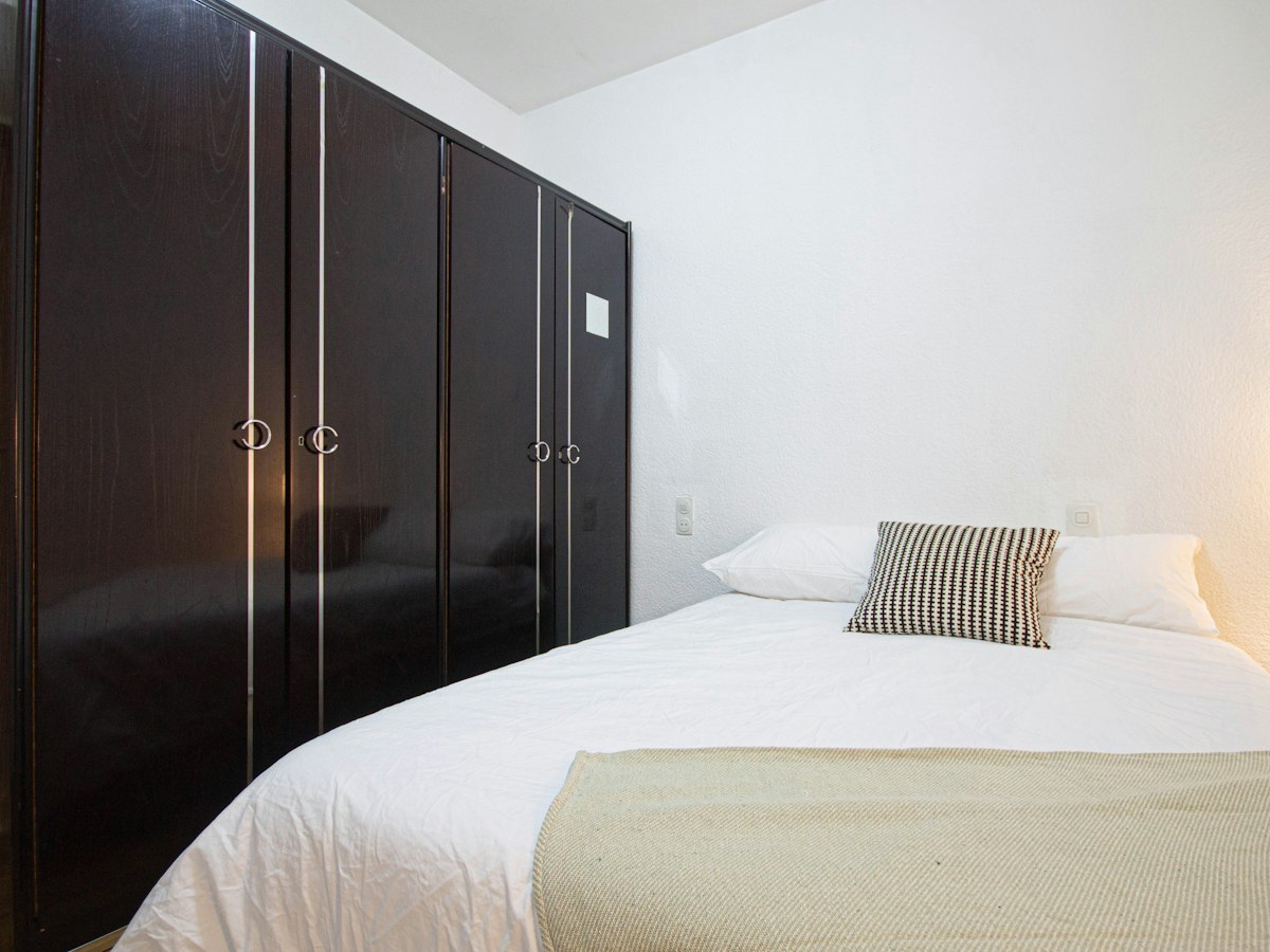 Habitación amueblada en piso compartido de 4 personas en Sants-Montjuïc · 3