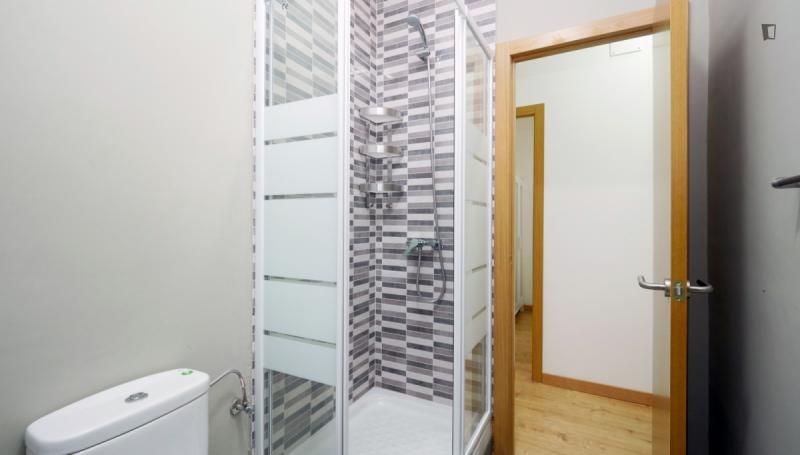 Furnished room in a 3-person shared flat in Ciutat Vella · 2