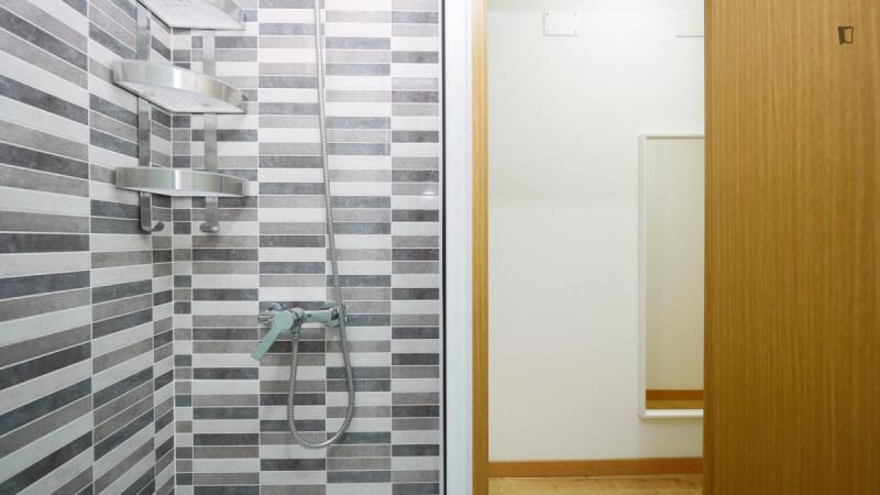 Furnished room in a 3-person shared flat in Ciutat Vella · 3