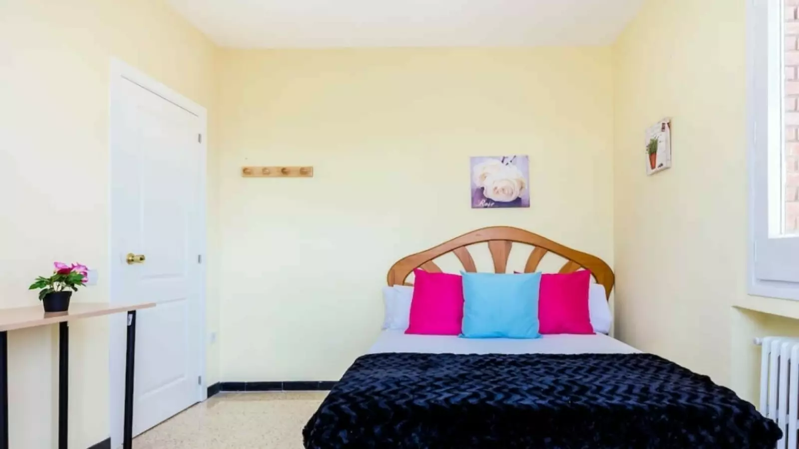 Habitación amueblada en piso compartido de 9 personas en Gràcia · 3