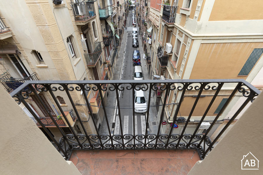 Furnished 3-bedroom flat in Ciutat Vella, 48 m² · 2