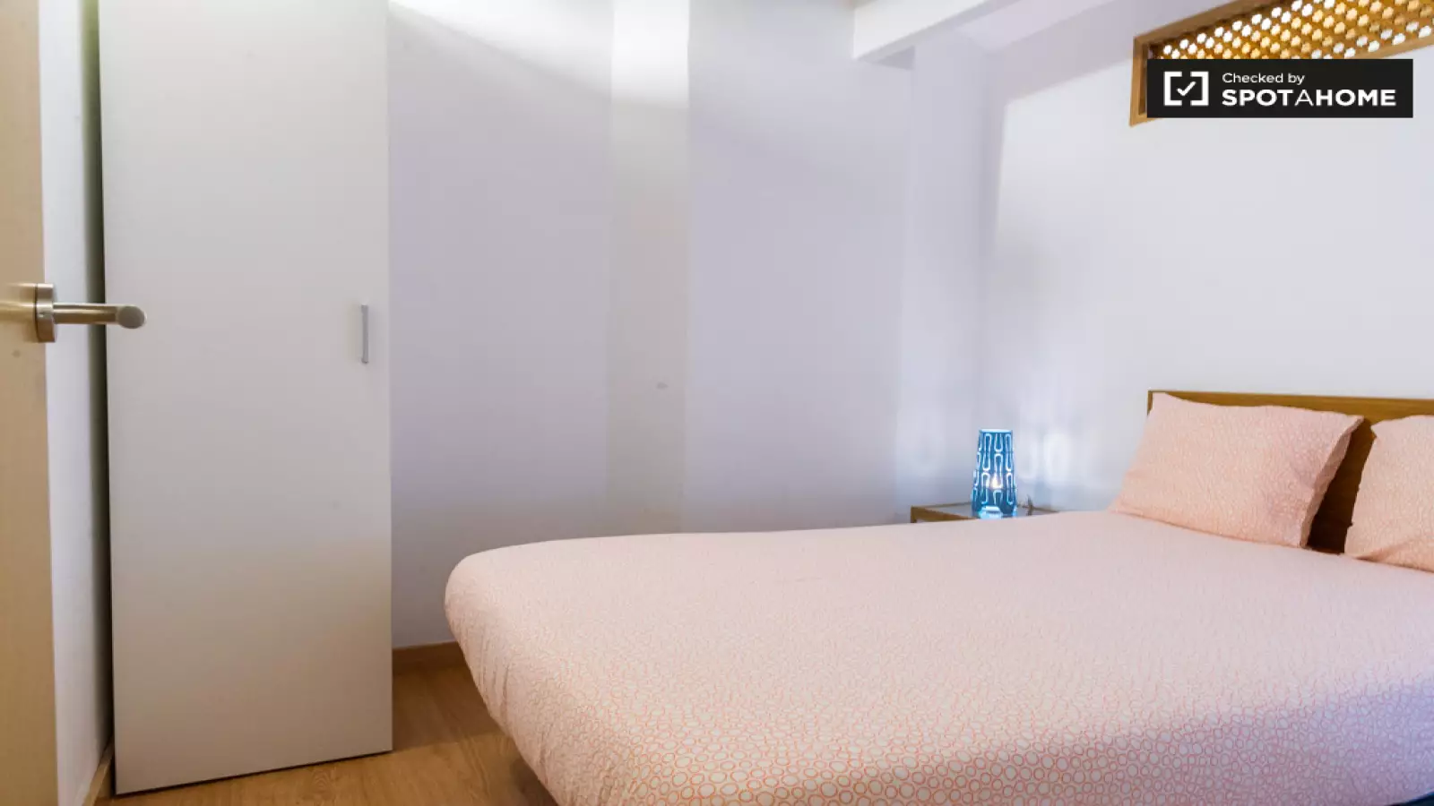 Furnished room in a 2-person shared flat in Ciutat Vella · 2