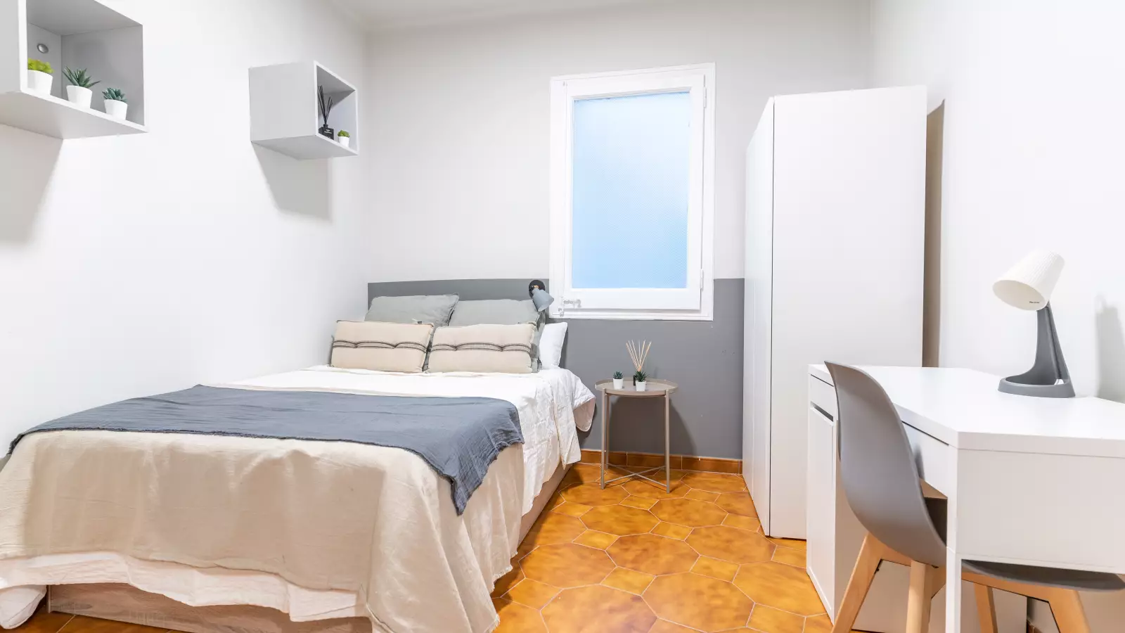 Habitación amueblada en piso compartido de 5 personas en Horta-Guinardó · 2