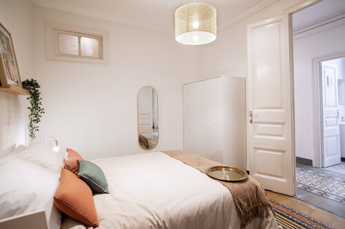 Room in a 10-person shared flat in Eixample · 4