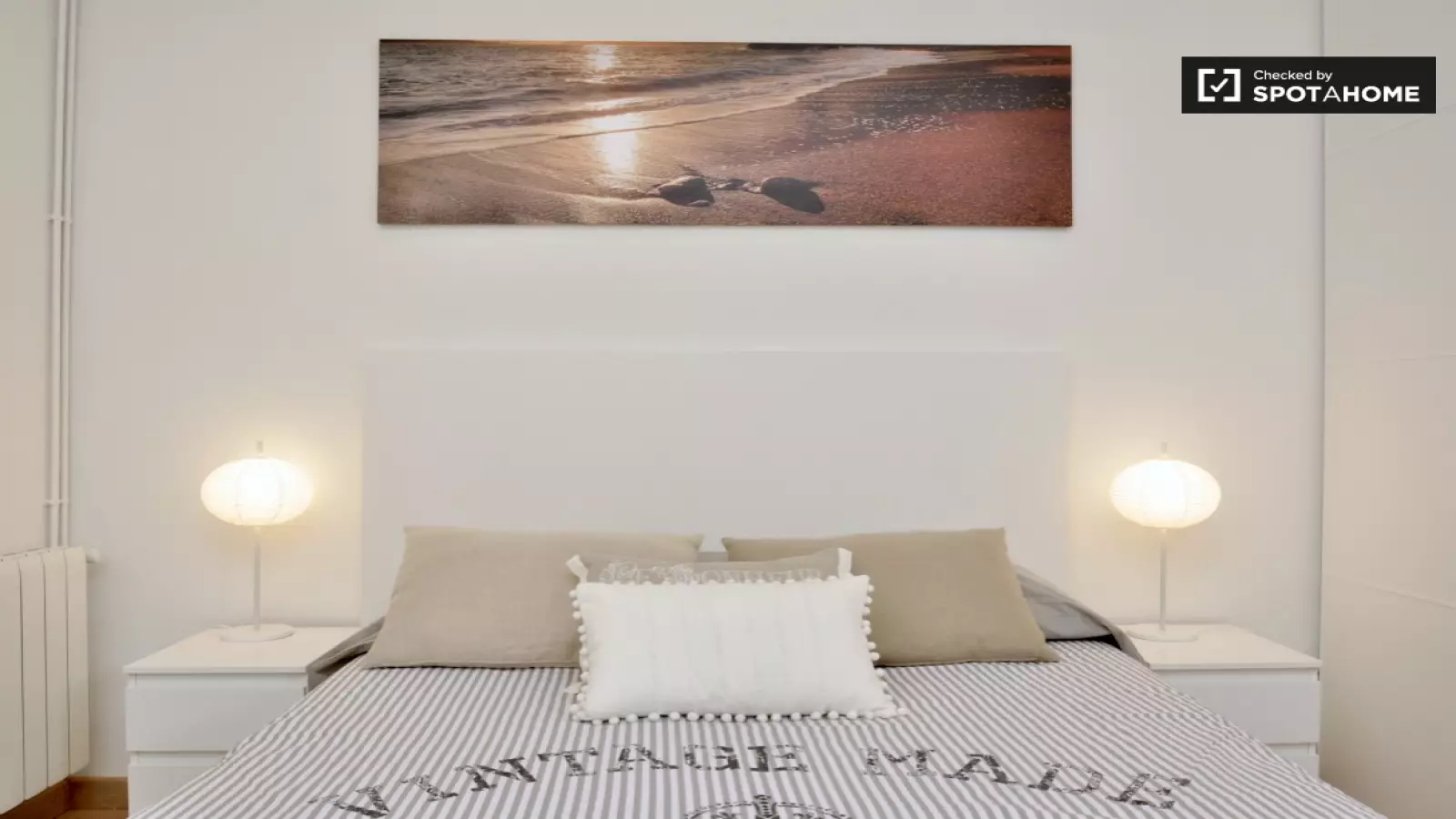 Furnished room in a 4-person shared flat in Gràcia · 2