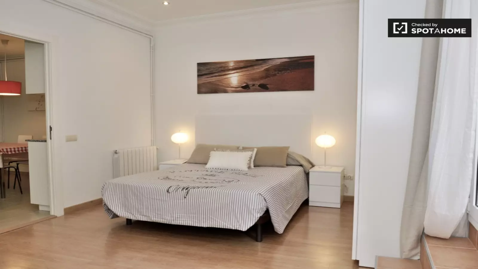 Furnished room in a 4-person shared flat in Gràcia · 3