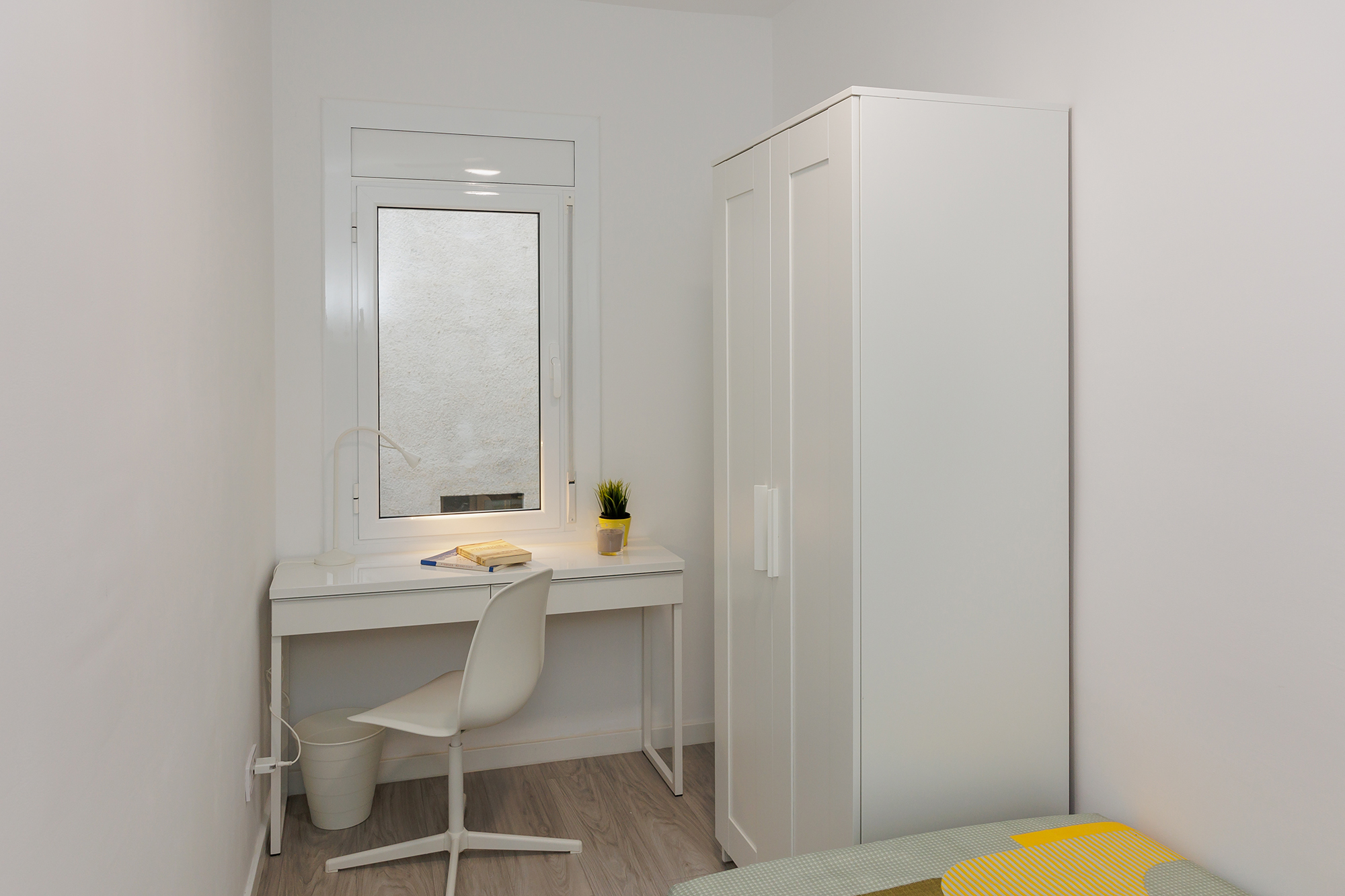 Furnished room in a shared flat in L'Hospitalet · 3